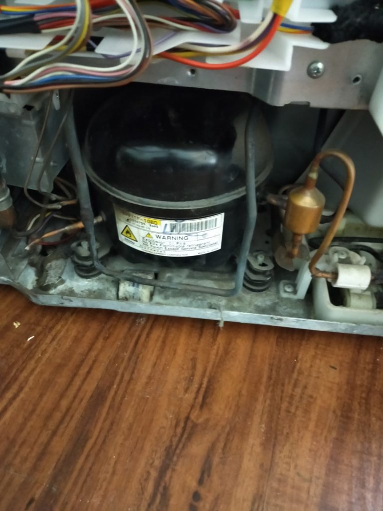 thay lốc tủ lạnh toshiba