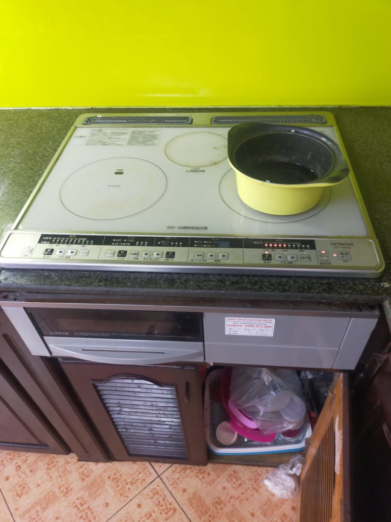 bếp từ hitachi không ấn được phím