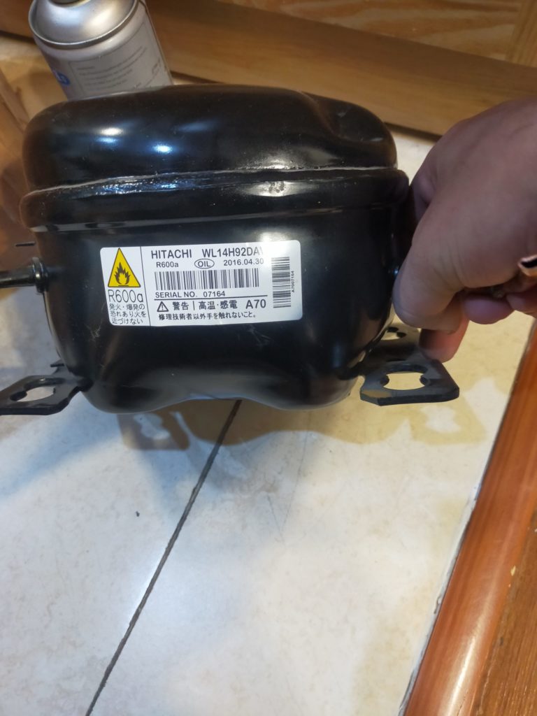 Cách thay lốc tủ lạnh Hitachi cho người chưa biết