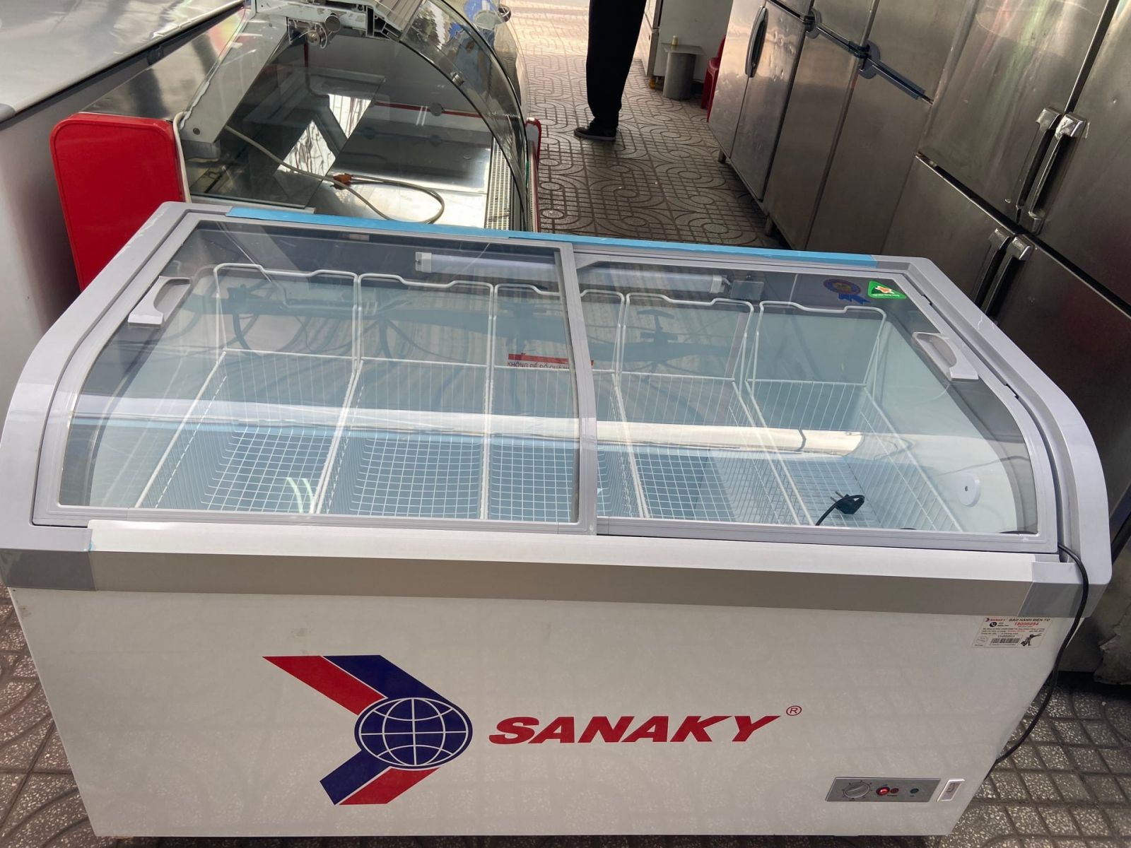Thay Lốc Tủ Đông Sanaky Giá Rẻ - Cải Thiện Hiệu Suất Và Tiết Kiệm Chi Phí