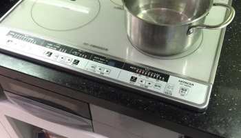 Sửa bếp từ Hitachi nội địa Nhật chạy kêu to